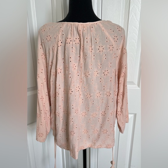 🍑 Peach Eyelet Stitched Cinched Blouse Size S/M - Picture 7 of 7
